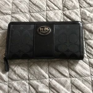 Coach accordion zip large wallet (used once)